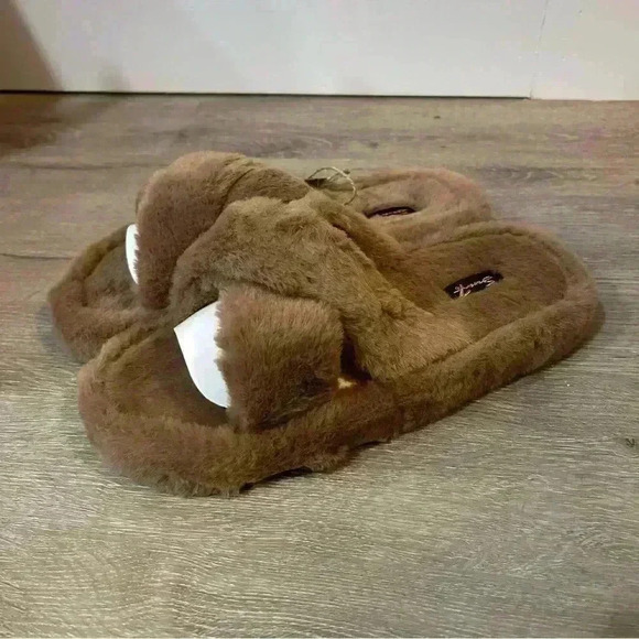 NIB Seven7 Tan Beige Brown Kiki Fuzzy Soft Slipper Sandals Women’s Size 11 - Picture 1 of 6
